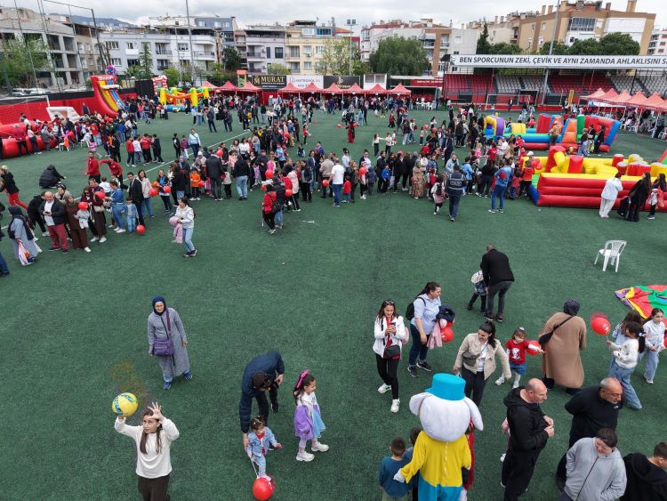 Çiğli’de 23 Nisan Coşkusu: Minikler Bayramı Doyasıya Kutladı