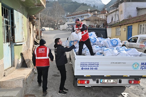 Binlerce Çuval Odun İhtiyaç Sahiplerine Dağıtılıyor