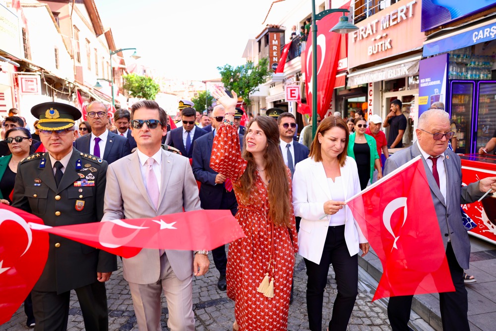 Çeşme Festivali Yeni Türkü ile Görkemli Bir Final Yaptı