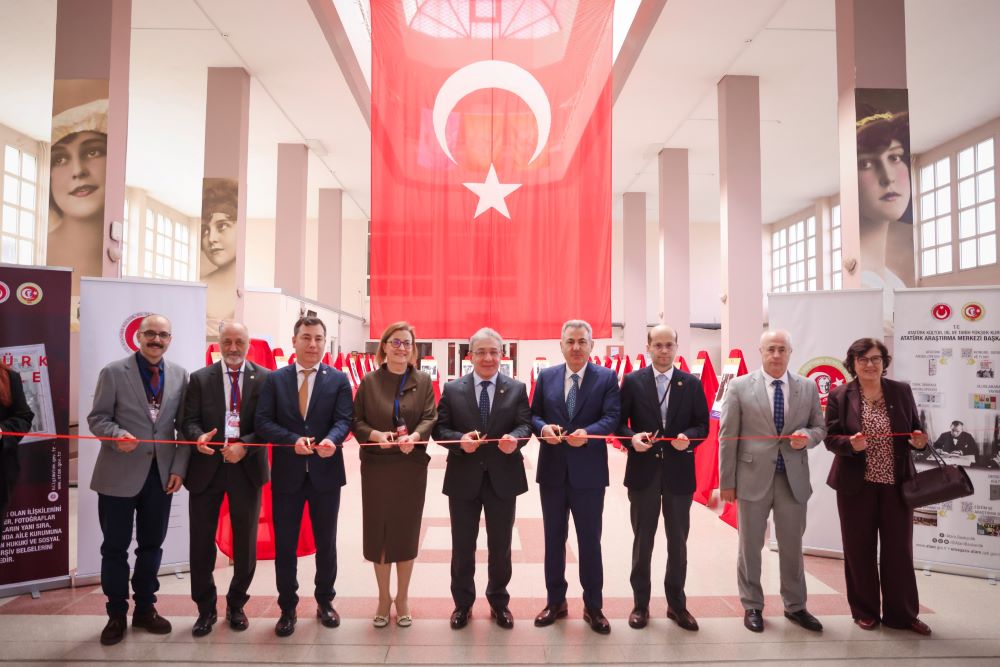 DEÜ Ev Sahipliğinde “Uluslararası Aile Sempozyumu” Başladı: Güçlü Aile, Güçlü Gelecek