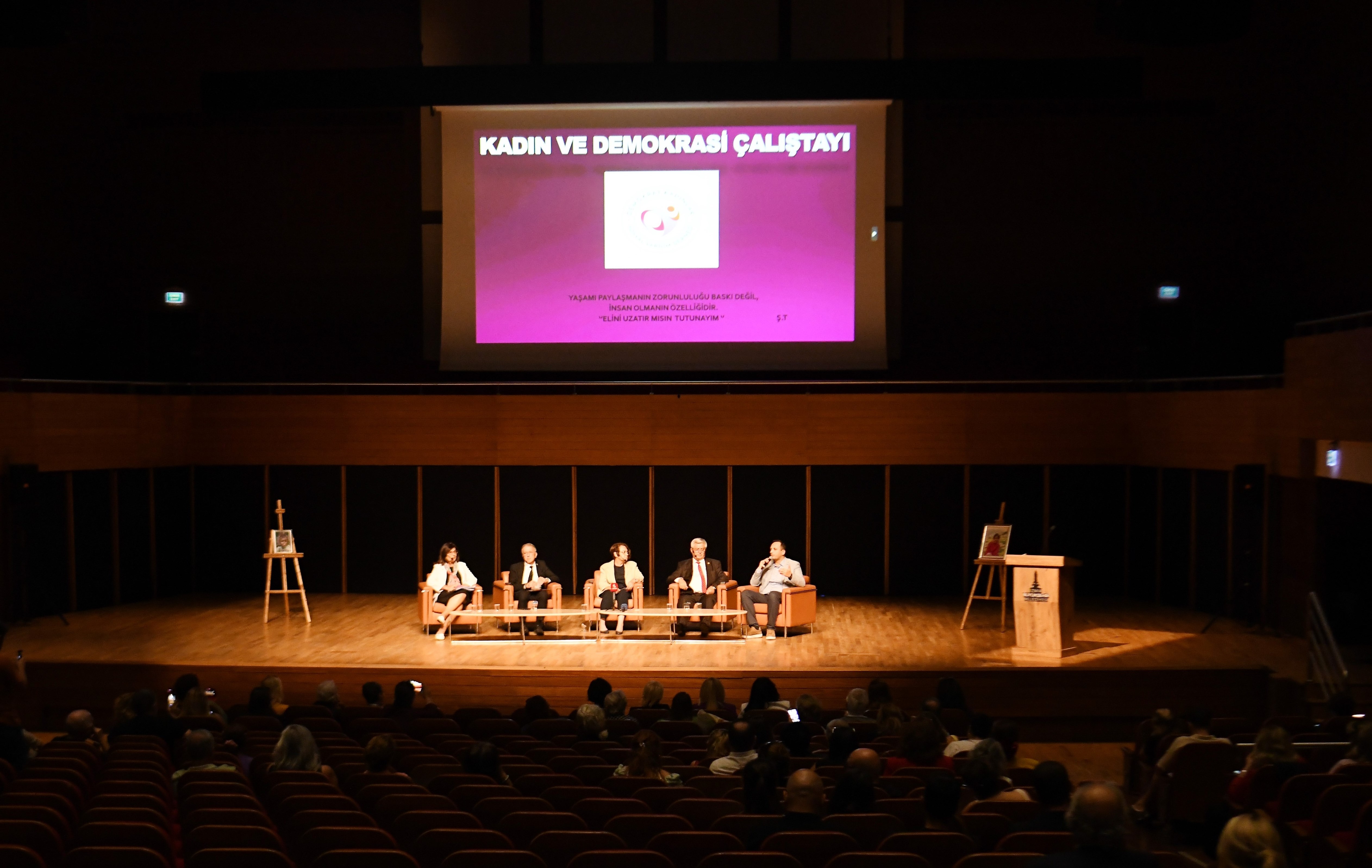 Başkan Eşki ‘Kadın ve Demokrasi Çalıştayı’nda konuştu: