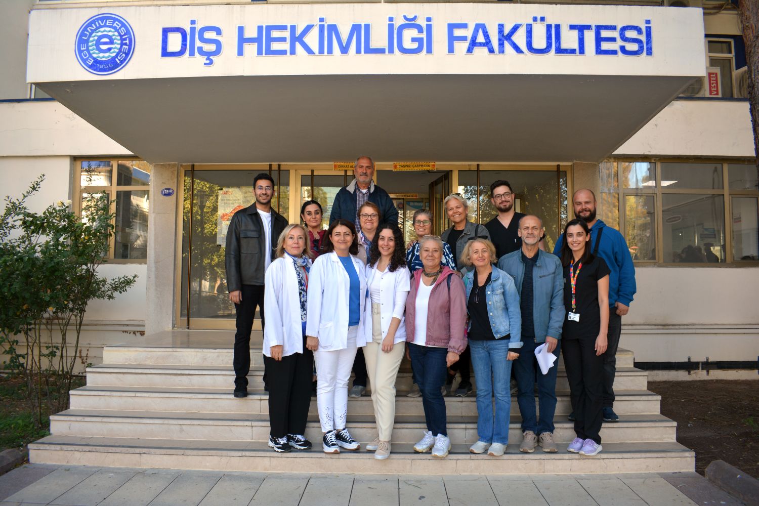 “Diş Hekimimi Duyuyorum” uygulaması işitme engelli bireylerin kullanımına sunuldu