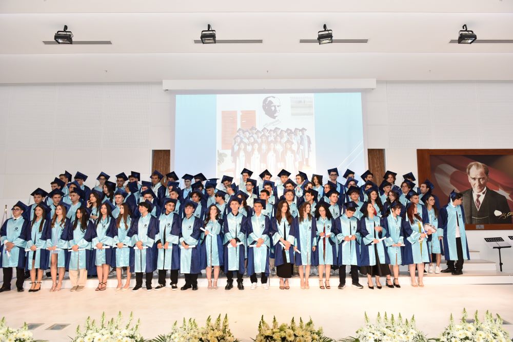 Özel İAOSB Nedim Uysal MTAL’de Mezuniyet Coşkusu: 10 Öğrenciye Üniversite Bursu Desteği