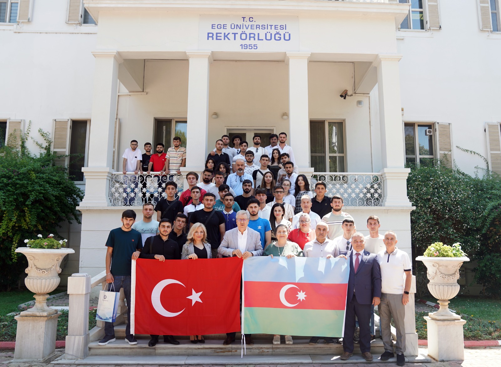Rektör Prof. Dr. Budak EÜ’de eğitim görecek Azerbaycanlı öğrencileri ağırladı