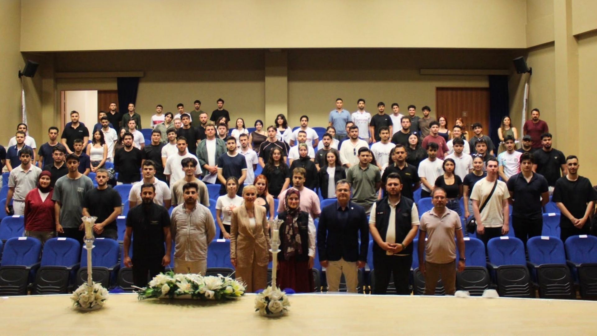 Baykar Teknoloji Ege Üniversitesinde gençlerle buluştu.  Savunma sanayisinde kariyer yolculuğu