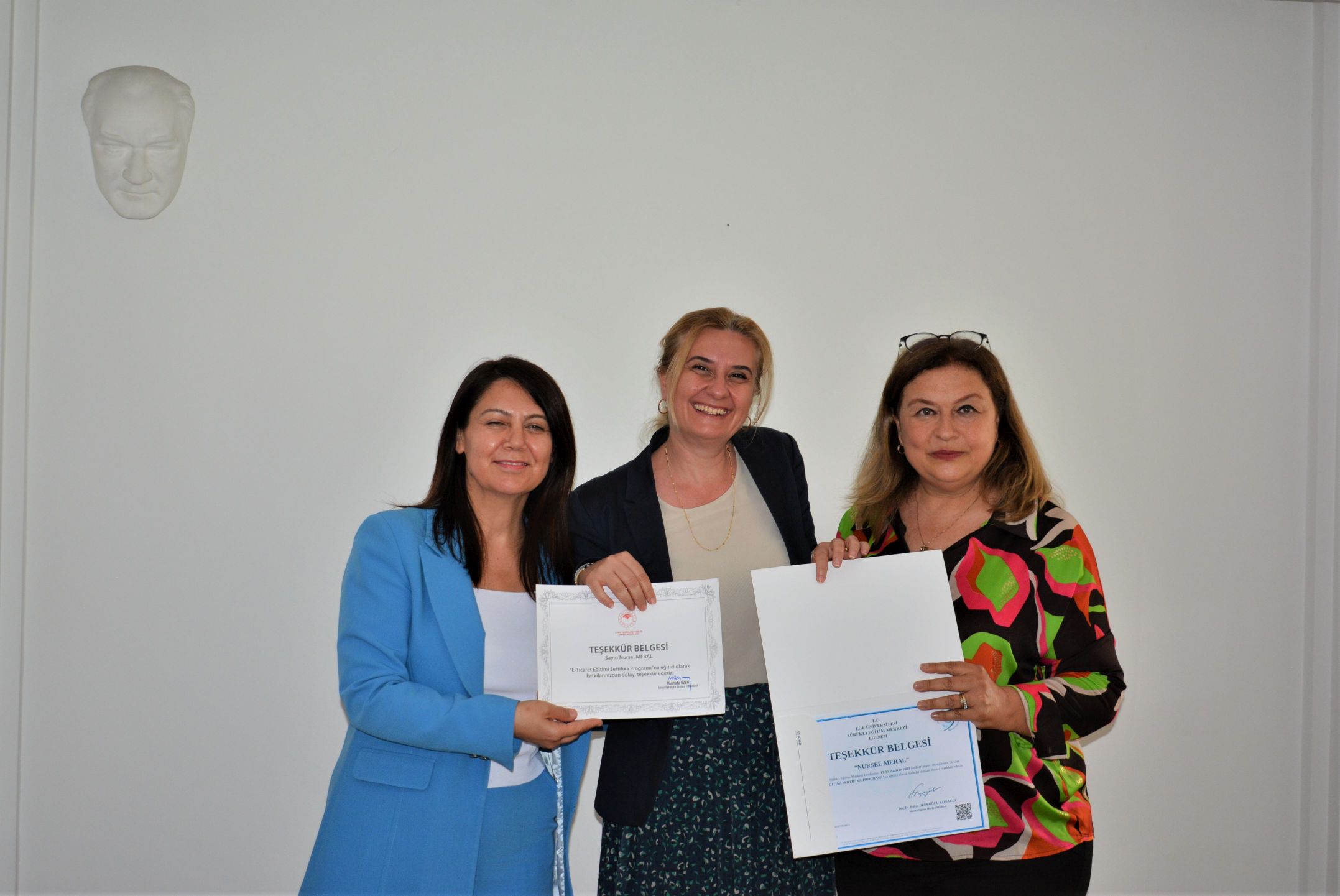 İzmir’in girişimci kadınları sertifikalarını aldı