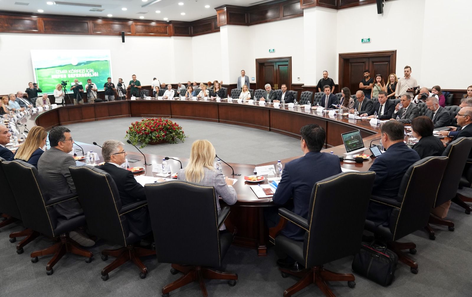  Egeli bilim insanlarının görev aldığı İzmir Körfez Bilim Kurulu, acil eylem planı için toplandı