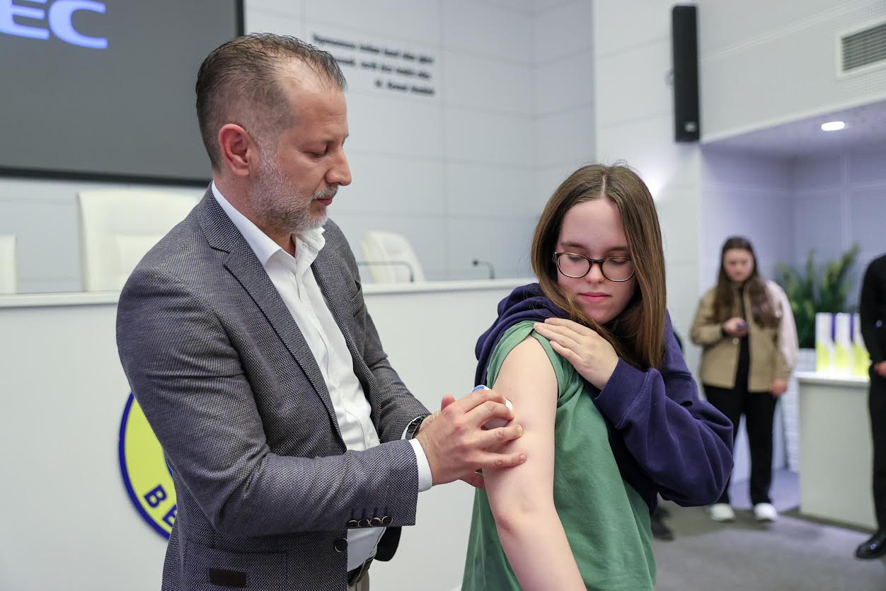 Buca’da üniversite öğrencilerine ücretsiz diyabet sensörü