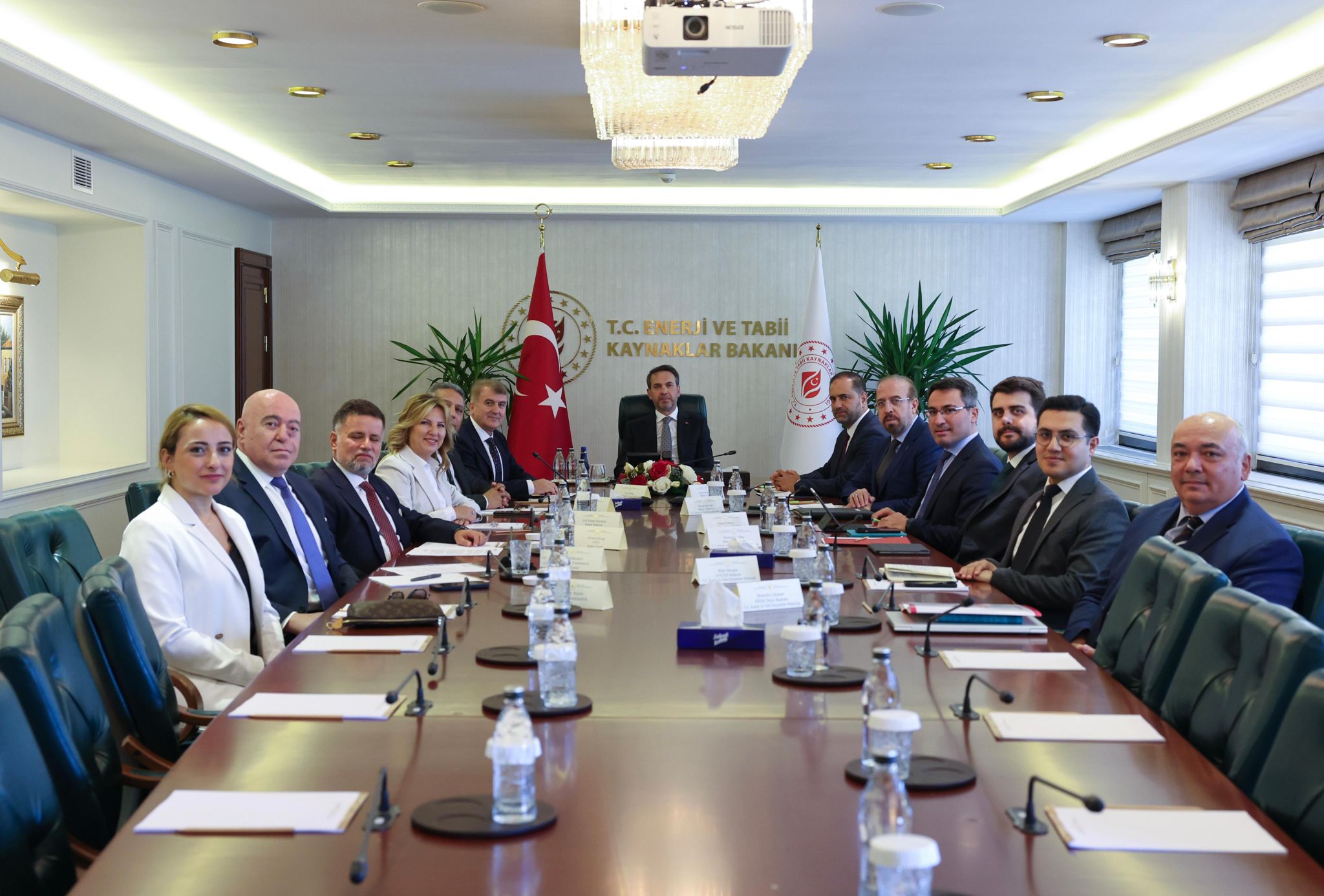 Jeotermal Enerji Derneği (Jed) Yönetim Kurulu, Enerji Ve Tabii Kaynaklar Bakanı Dr. Alparslan Bayraktar’ı Makamında Ziyaret Etti.