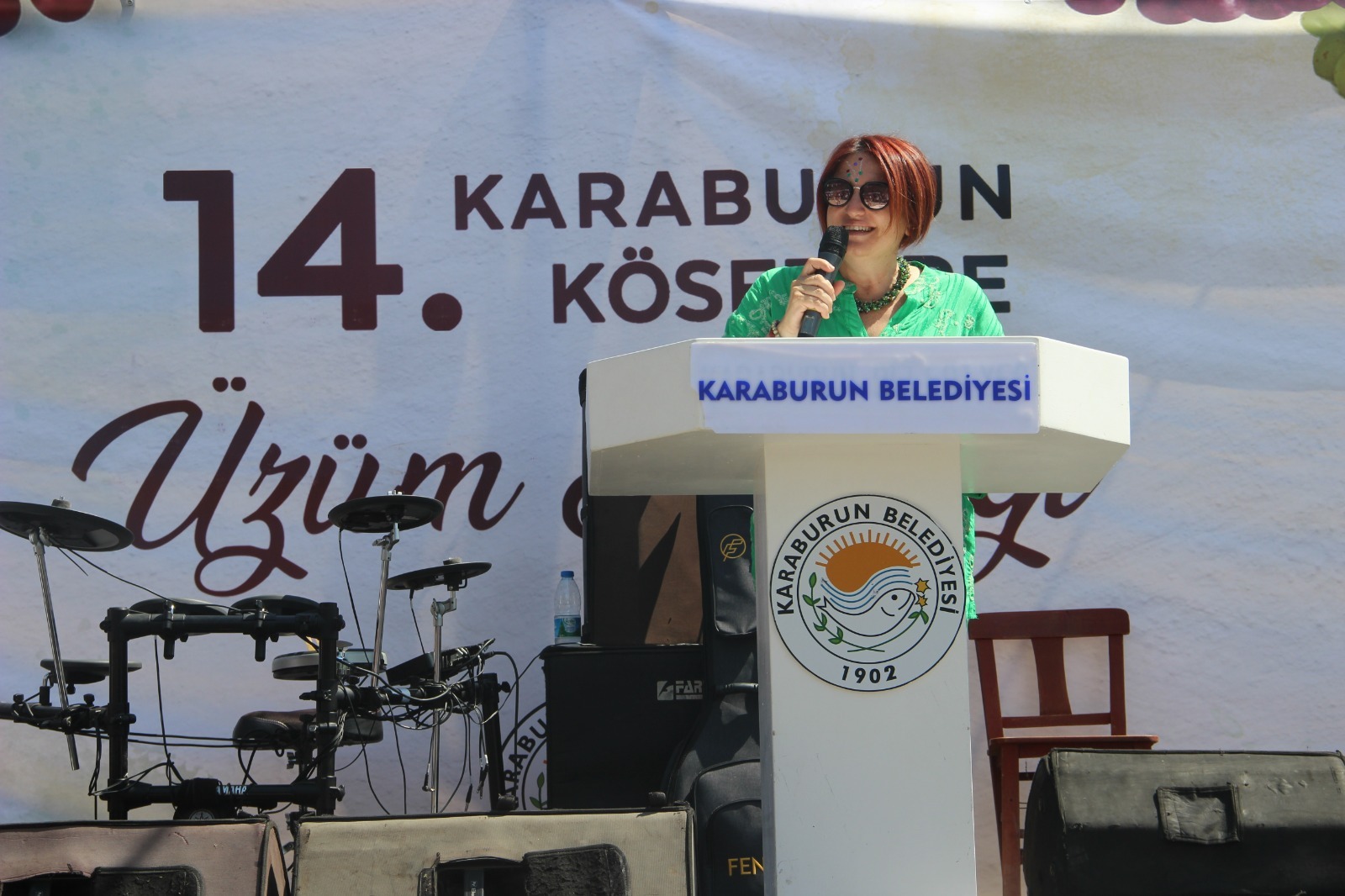 Karaburun’un salkım  salkım büyüyen şenliği