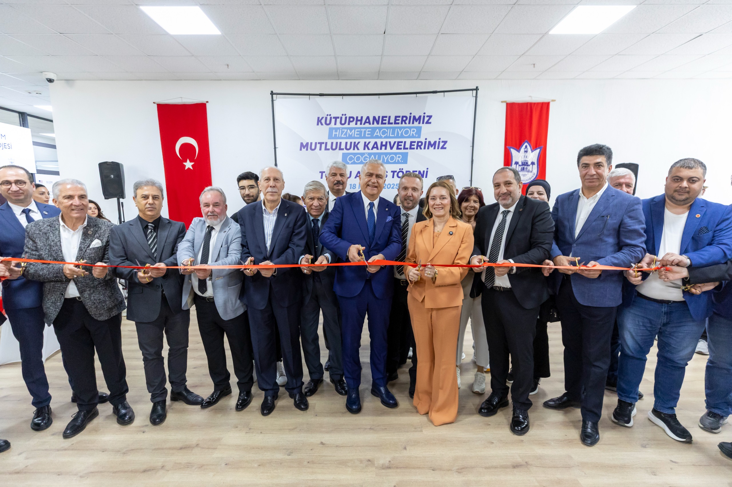 Konak’ta açılış maratonu: İki kütüphane, bir de Mutluluk Kahvesi