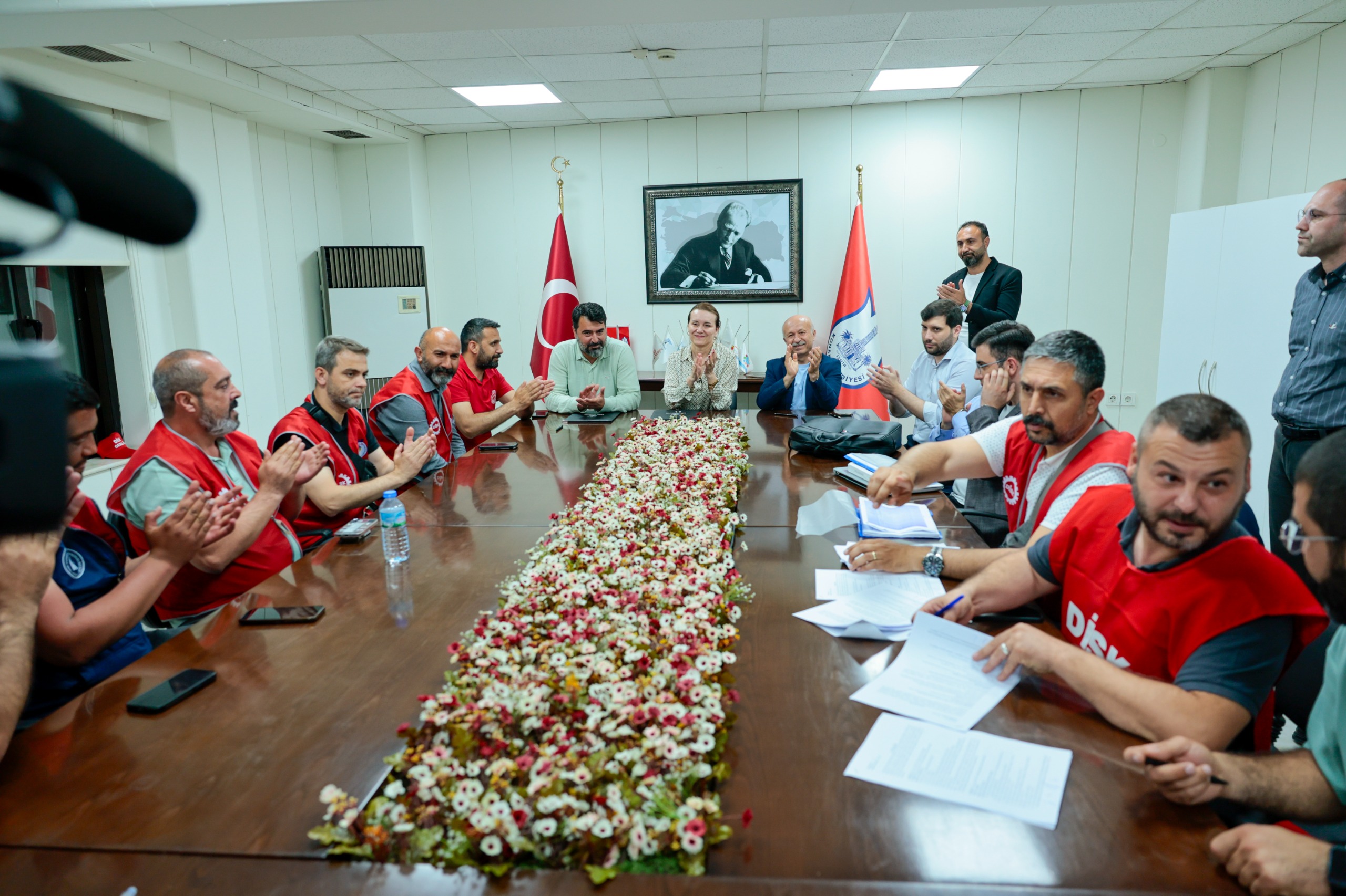 Konak’ta greve nokta koyan imza: En düşük maaş 58 bin TL