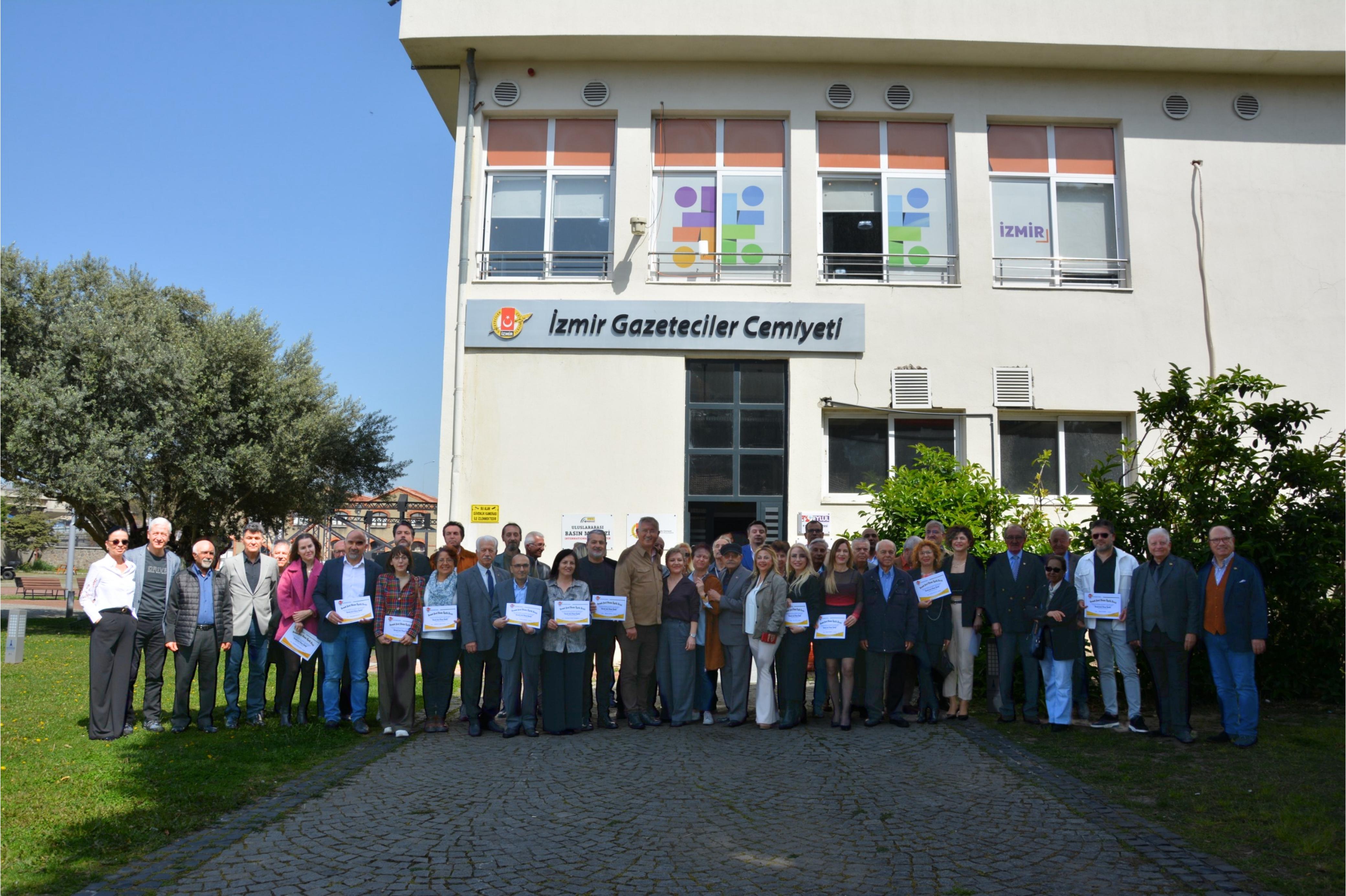 Meslekte 25. Yılını Dolduran Gazetecilere Şeref Divanı Beratları Takdim Edildi