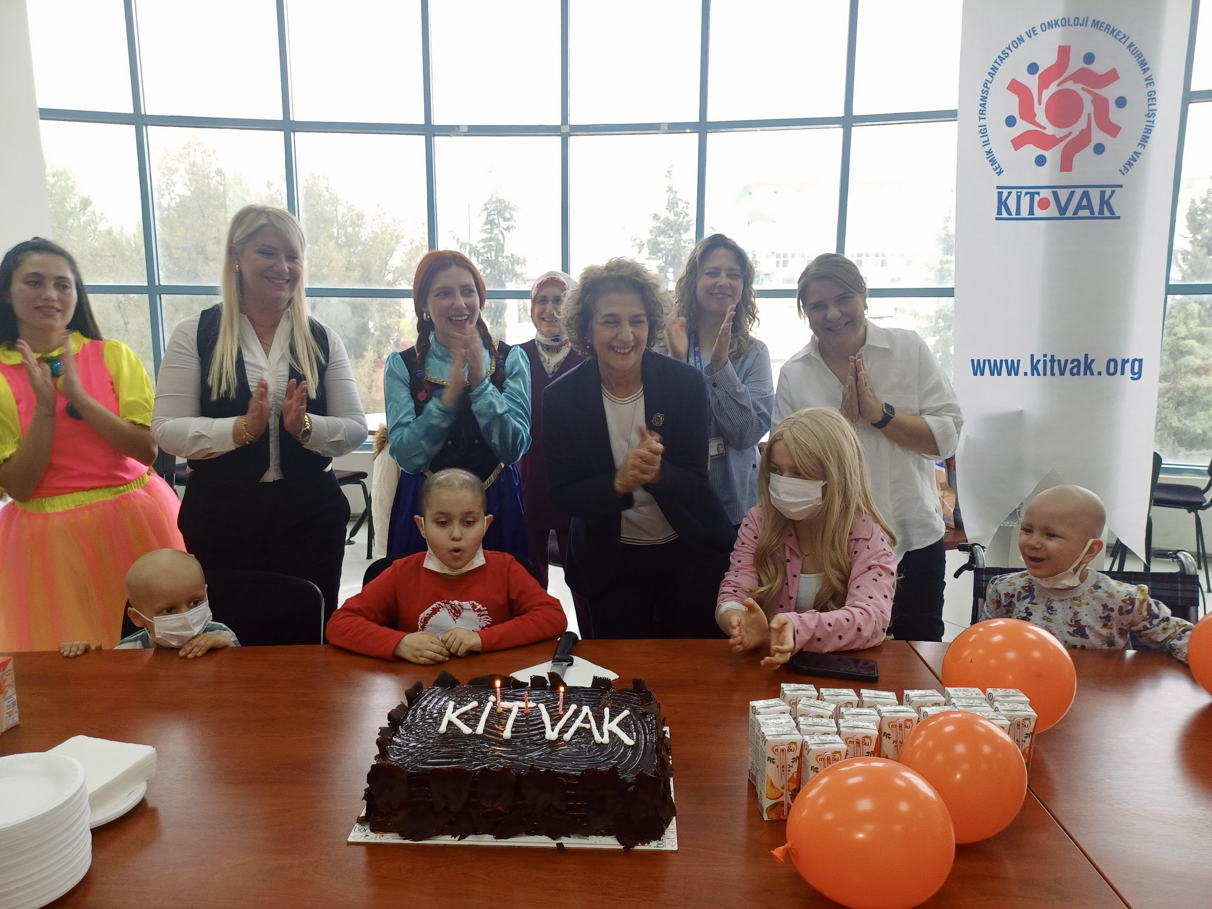 “KİTVAK  Ramazan bayramını onkoloji hastası çocuklar, hasta yakınları ve sağlık çalışanları ile birlikte renkli bir etkinlik ile kutladı.”