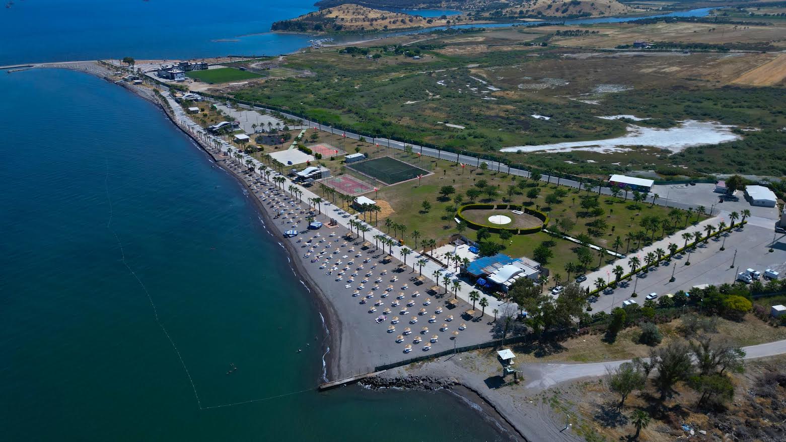 Aliağa Plajları Tatilcileri Ağırlamaya Hazır.