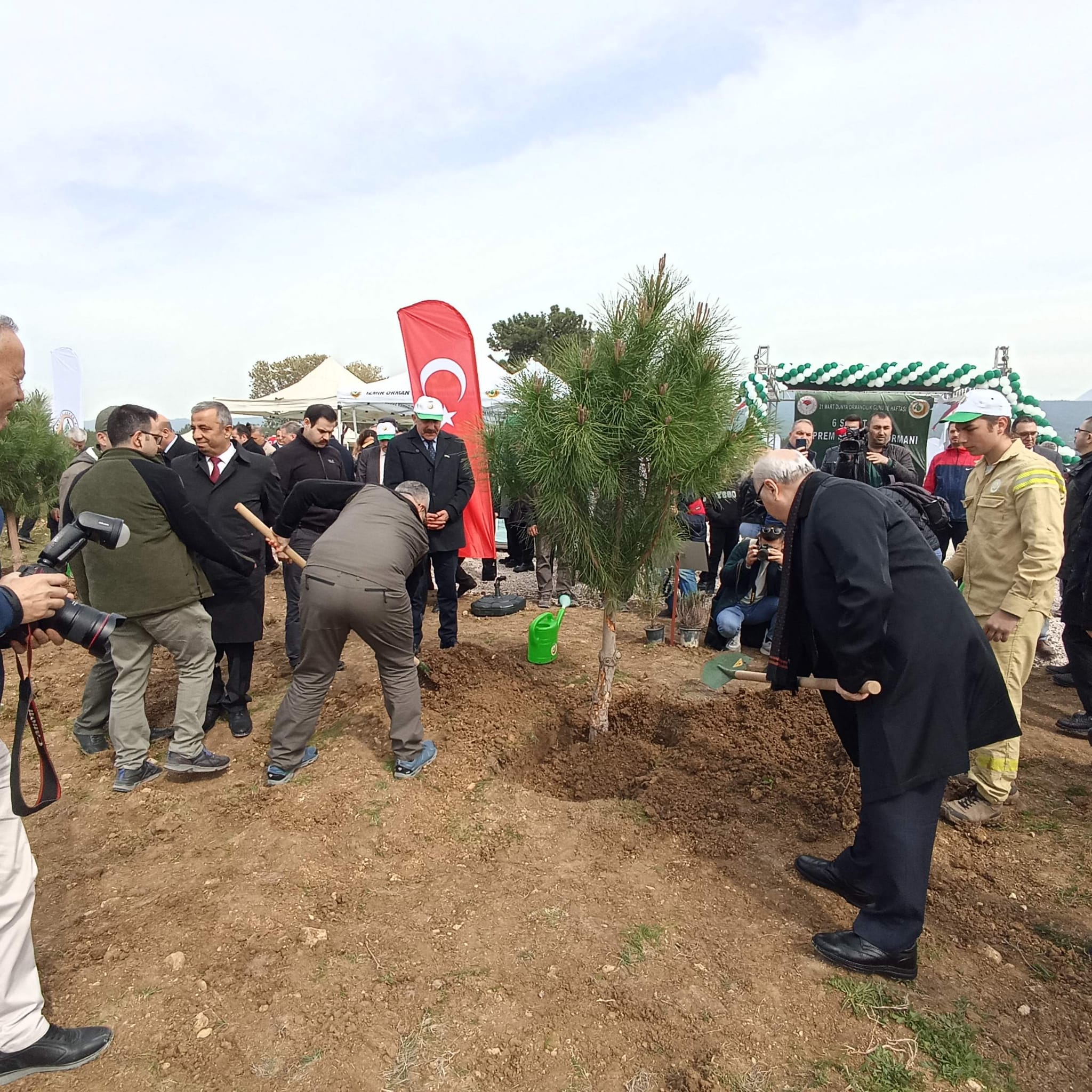 İzmir’de “6 Şubat 2023 Deprem Şehitleri Hatıra Ormanı Fidan Dikim Töreni” Yapıldı