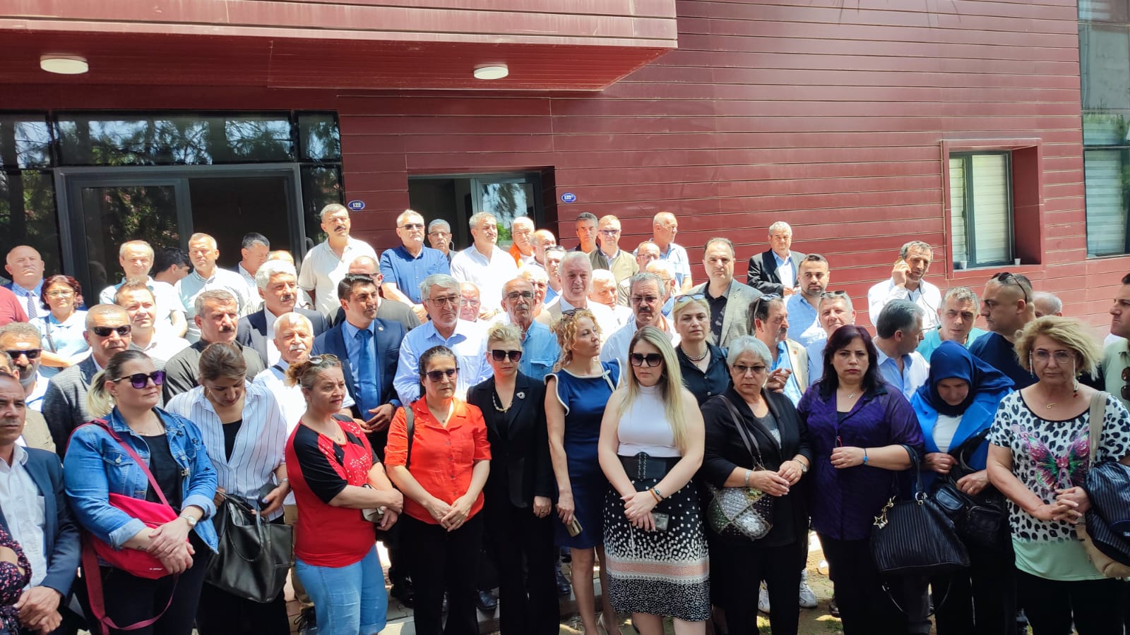 Uğur Mumcu Mahallesi muhtarı Hıdır IŞIK “O YUMRUK DEMOKRASİYE ATILMIŞTIR”