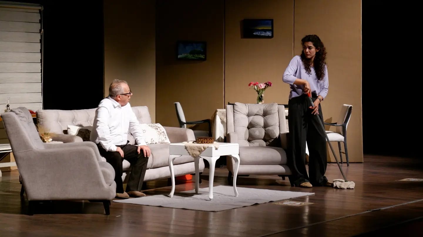 Hatırla Ey Peri oyunu Susurluk’ta dakikalarca ayakta alkışlandı     