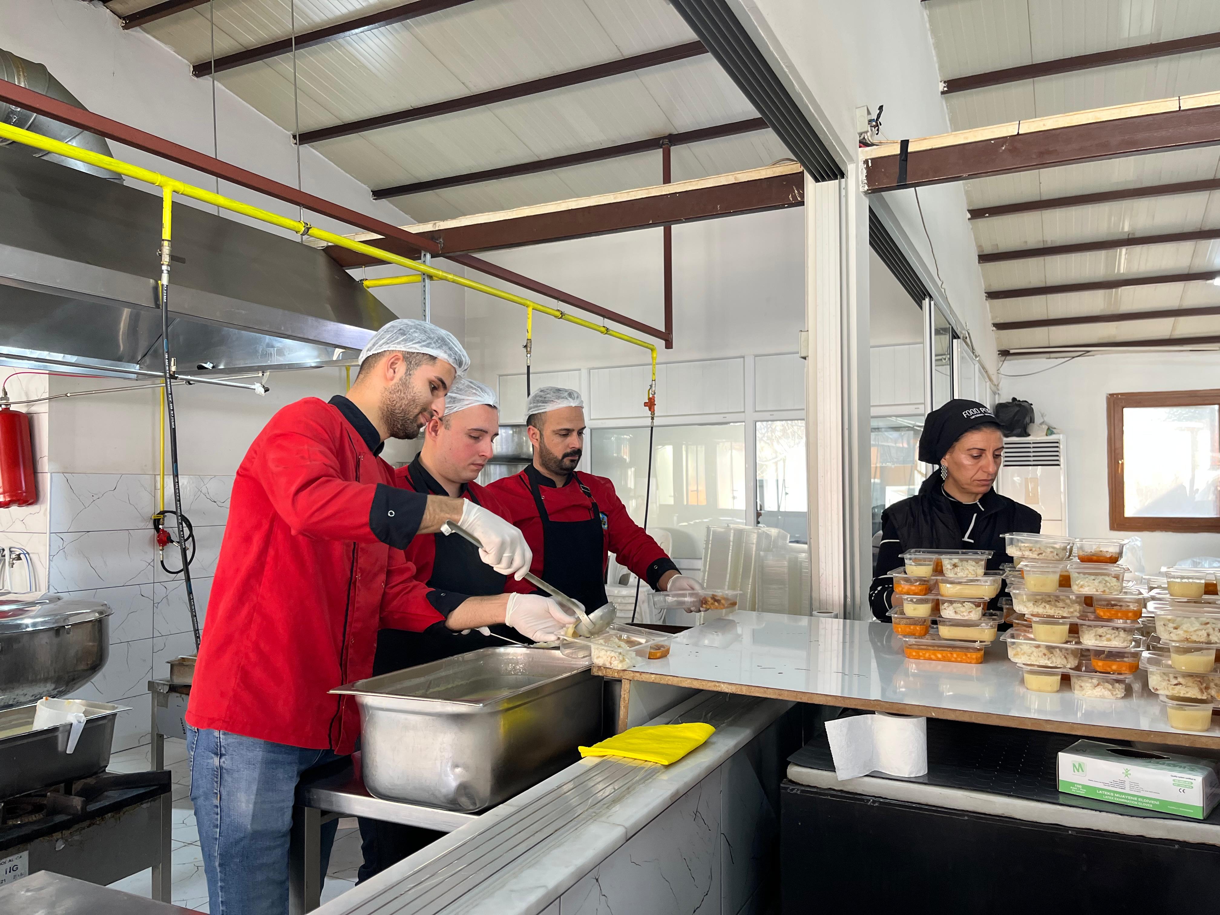 Menemen'in kazanlarında bereket ve dayanışma kaynıyor