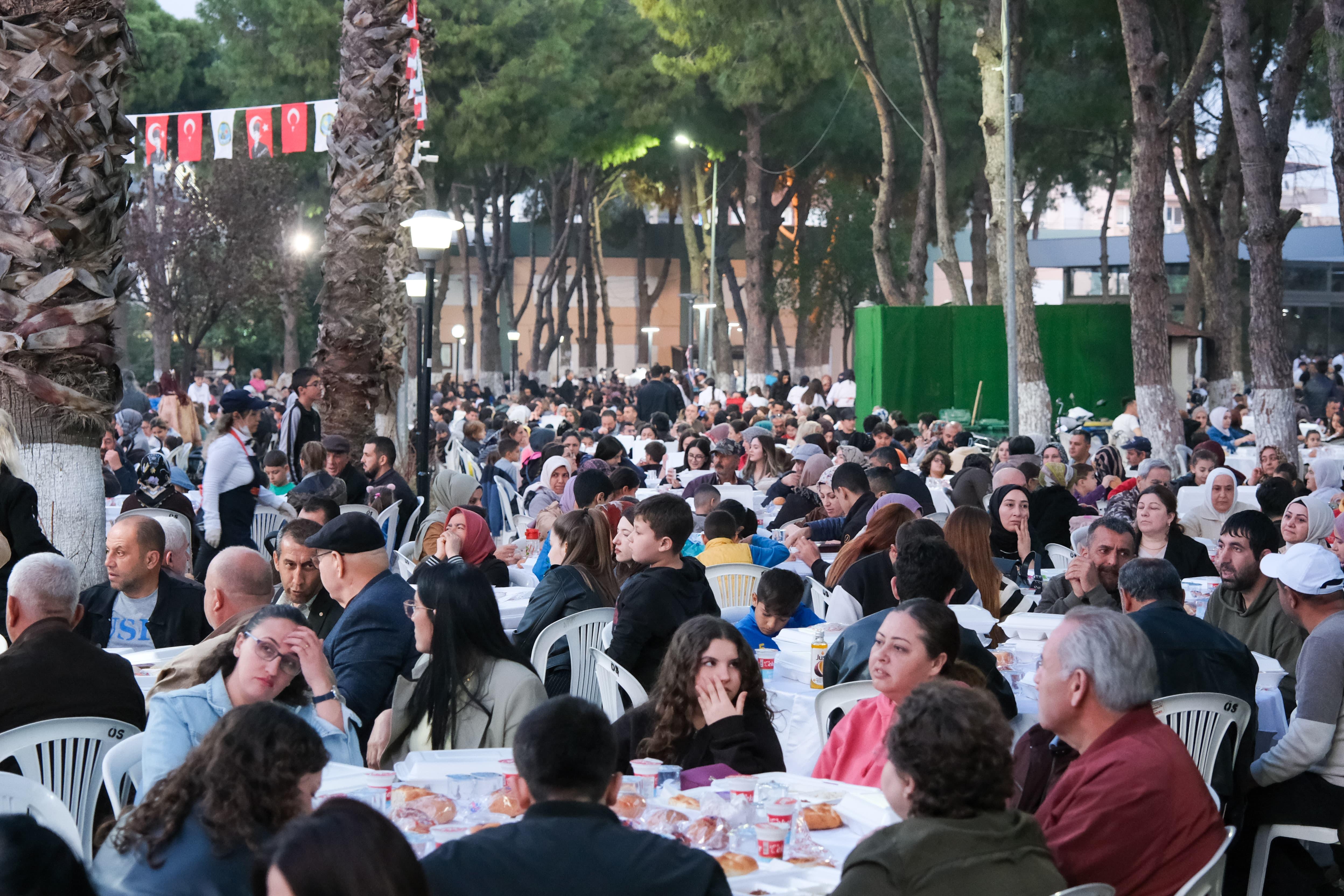 MenemenBelediyesi’nden Kadir Gecesi iftarı