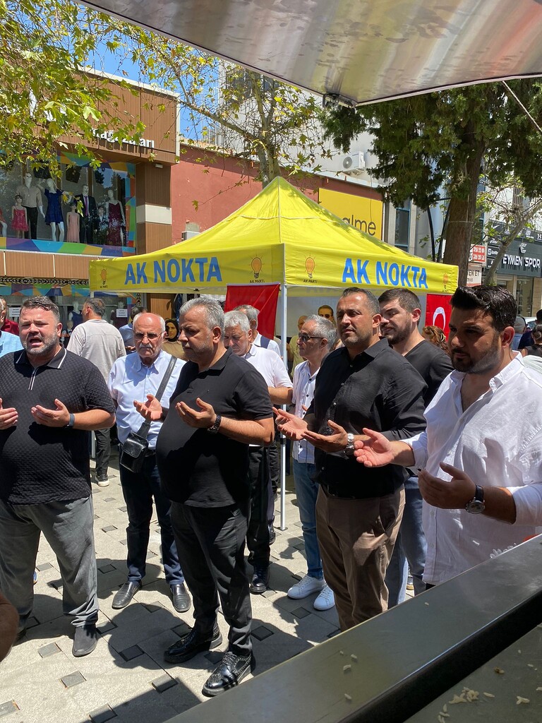 AK Parti Çiğli’den Şehitlerimize İçin Kasaplar Meydanı’nda Dualar Yükseldi...