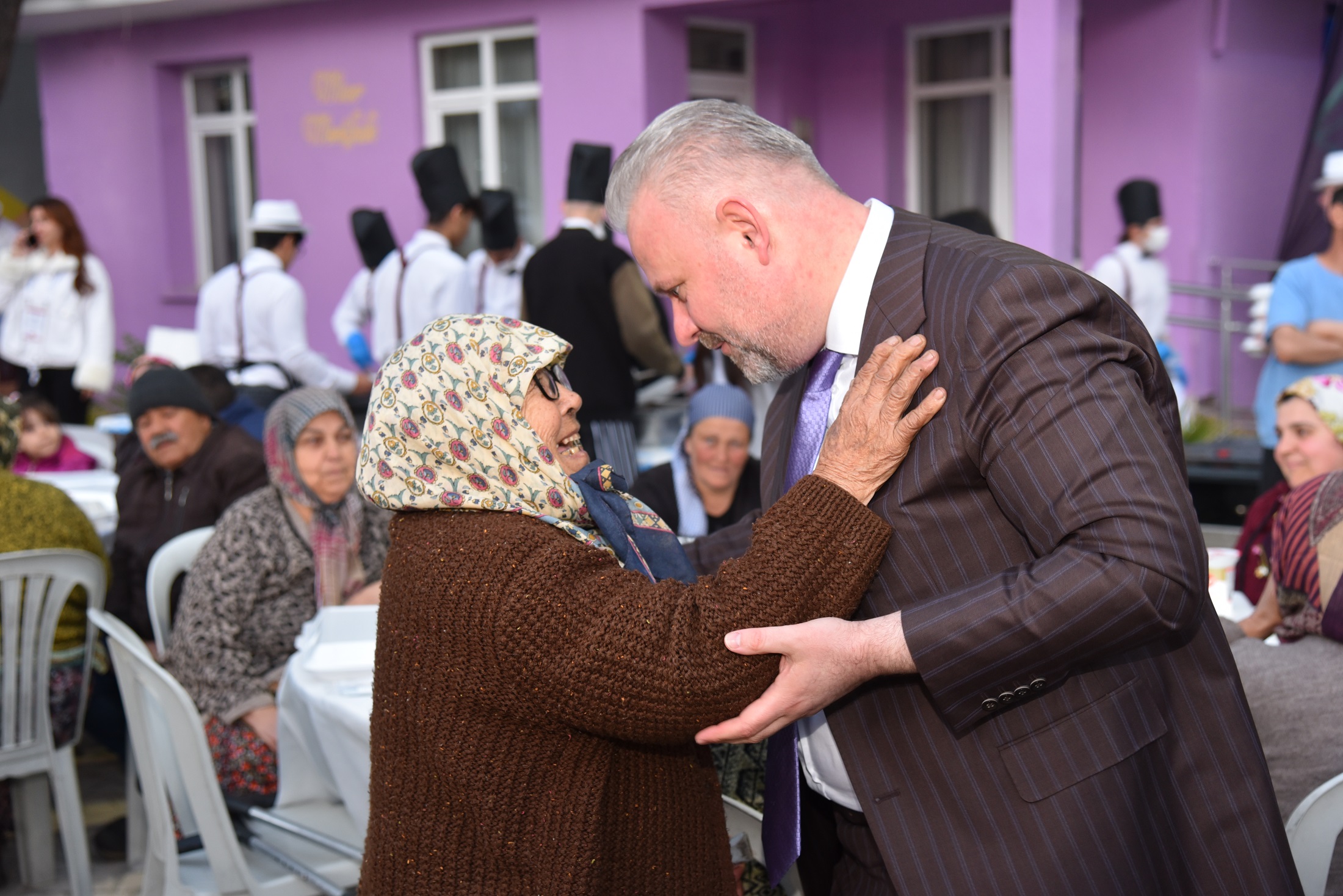 MENEMEN BELEDİYESİ AŞEVİ’NDEN HER GÜN 10 BİN SICAK YEMEK