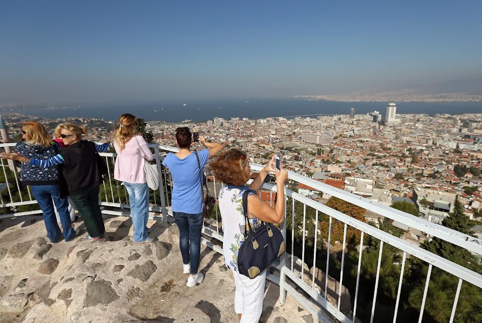 ‘Konak Tarih Gezileri’ne yoğun ilgi