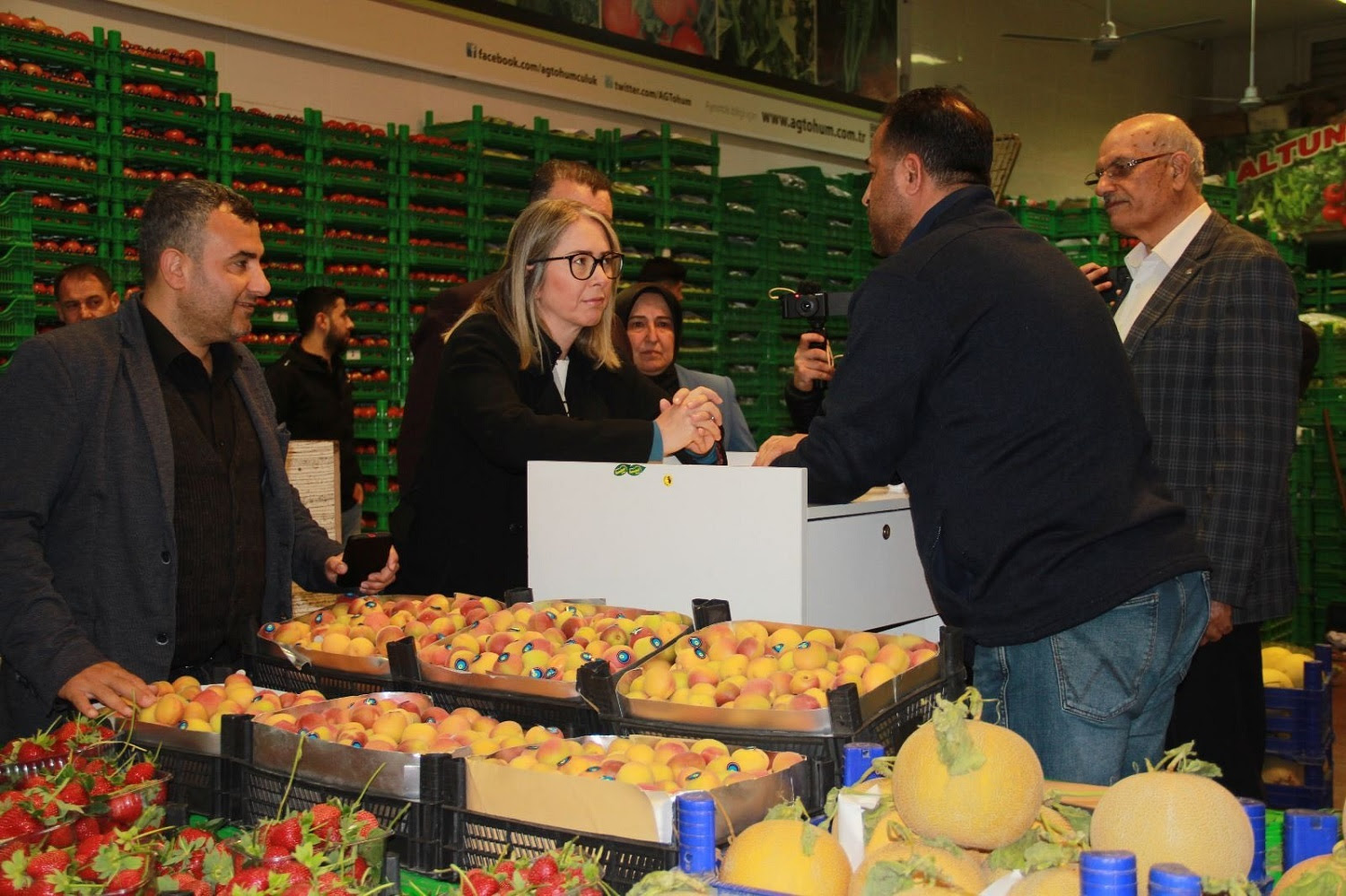 AK Partili Çankırı İzmir Büyükşehir Belediyesi'ne yüklendi