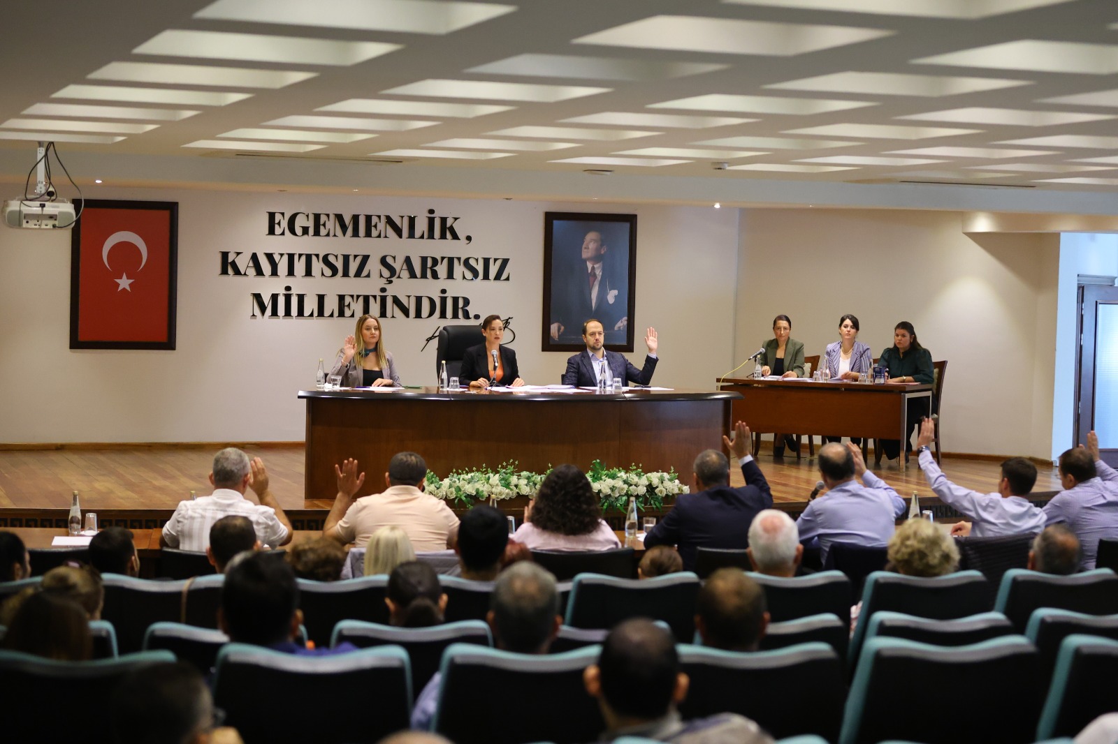 Mecliste Efes Otoparkı tepkisi: “Bu topraklar lime lime elimizden alınıyor”