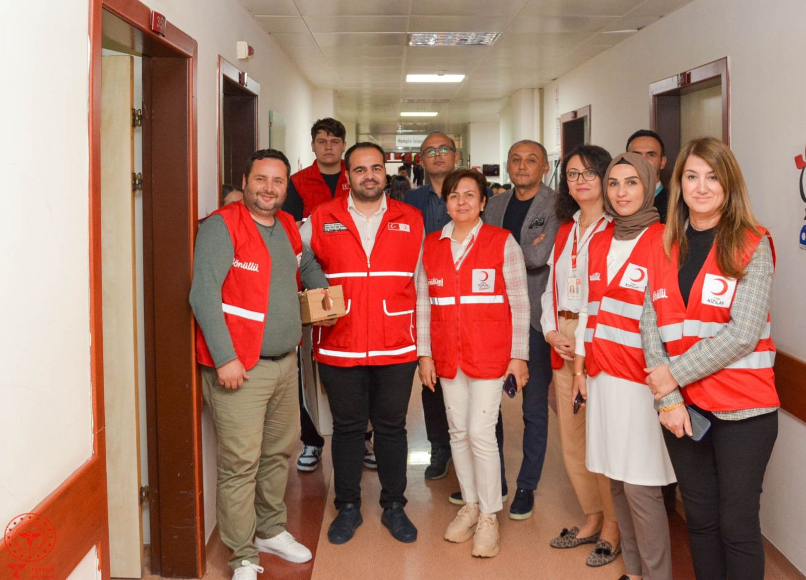 KONAK KIZILAY'DAN HASTA ÇOCUKLARA MORAL ZİYARETİ...