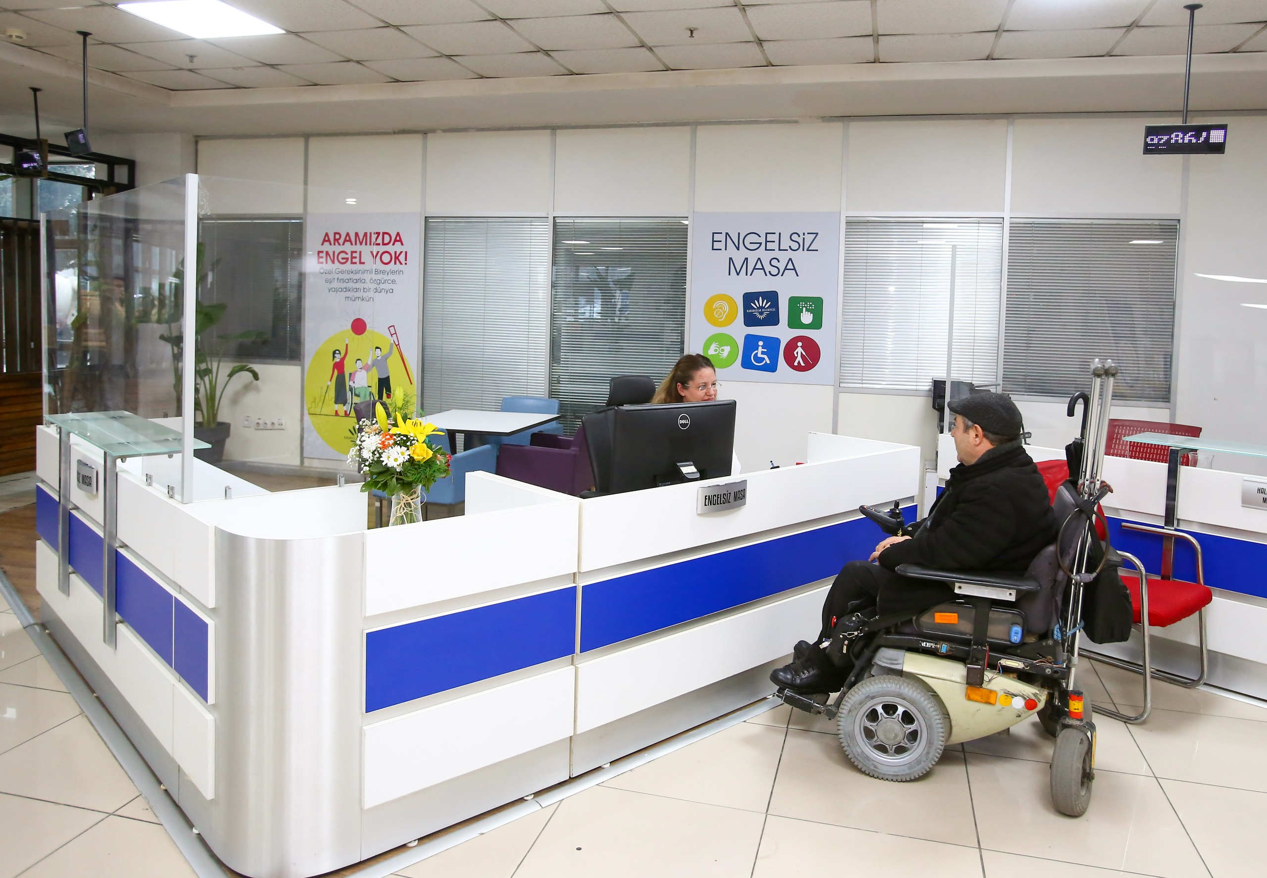 Karabağlar Belediyesi’nden “Engelsiz Masa” hizmeti