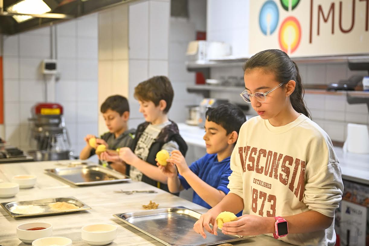 Bornova'da Minik Şefler yarıyıl tatilinin keyfini çıkarıyor