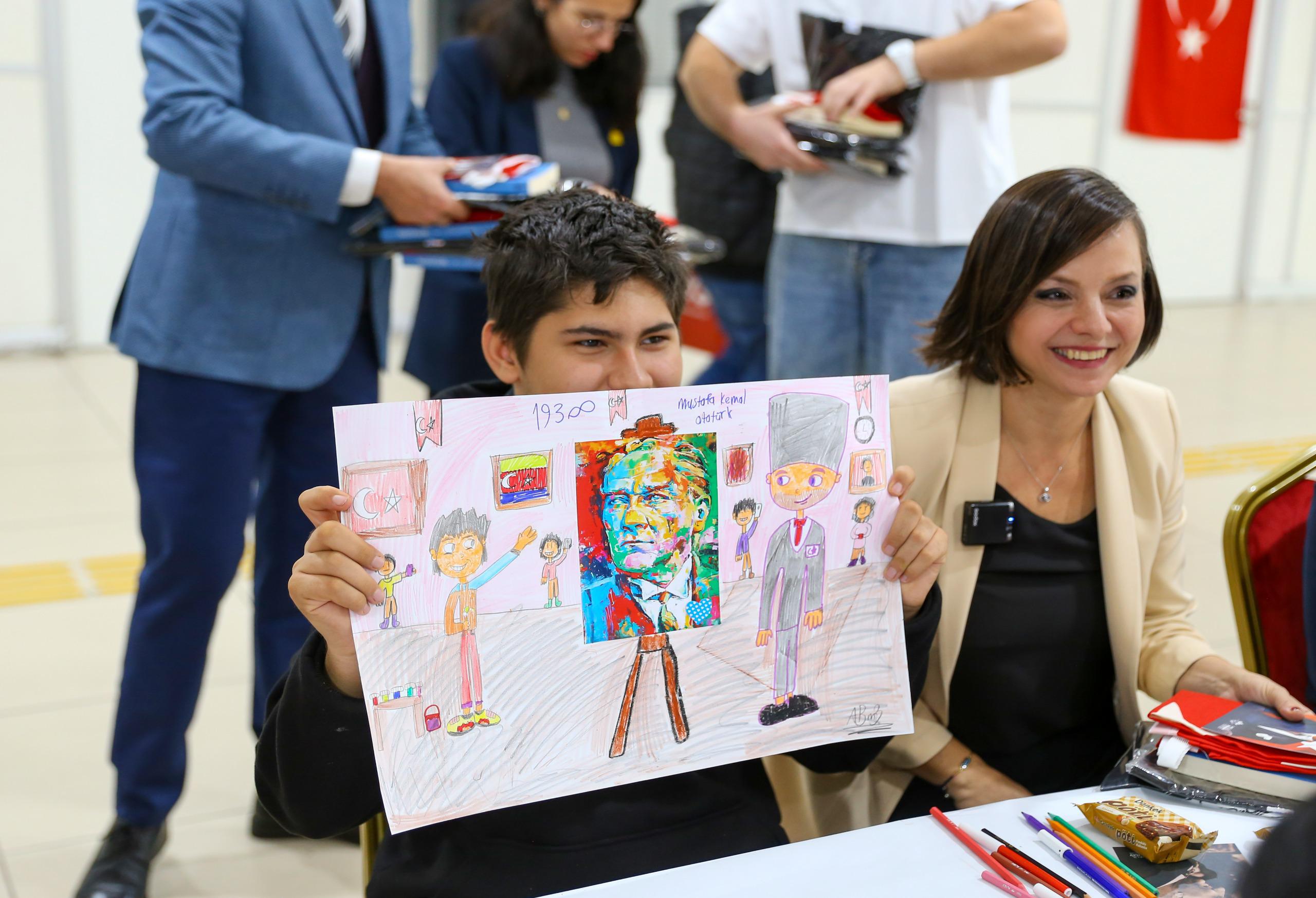 Karabağlar'da özel çocuklardan Atatürk’e sevgi resimleri