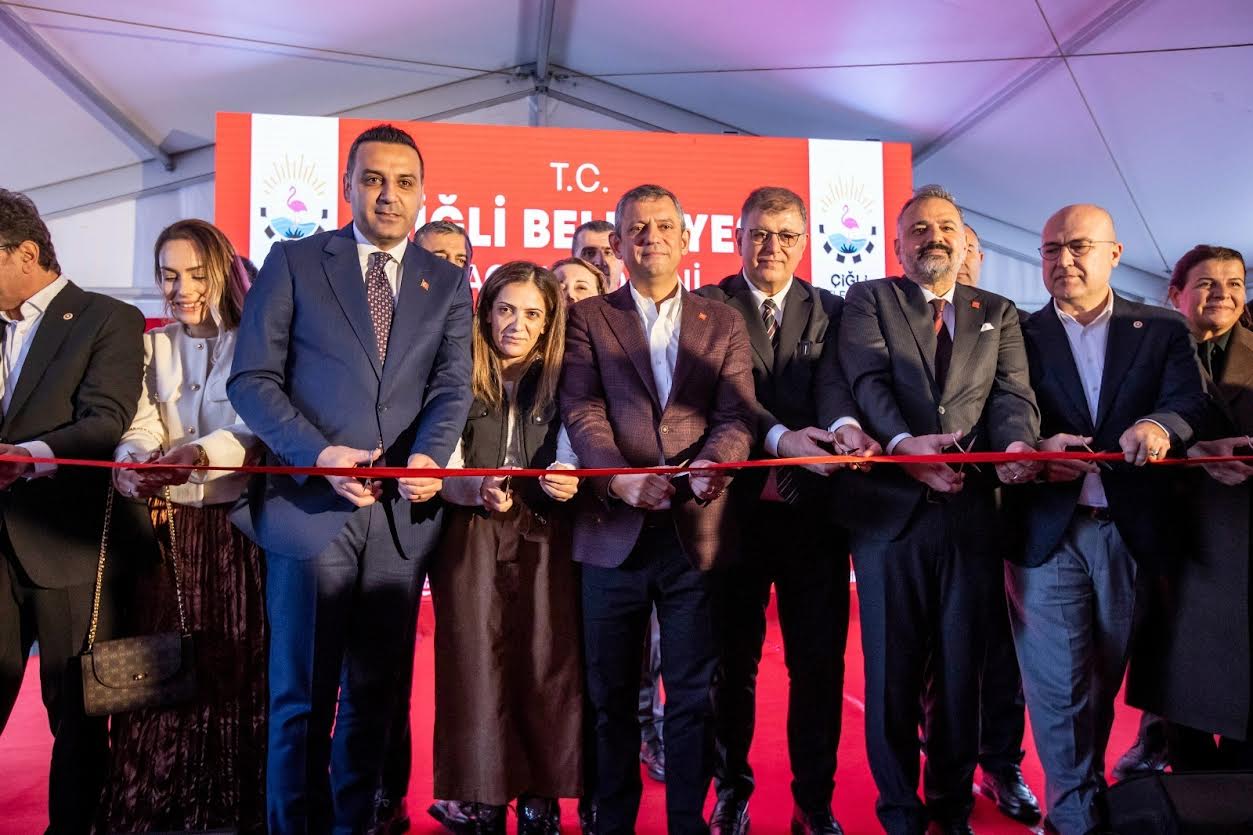 Özgür Özel'in Katılımıyla Çiğli'de İki Yeni Proje Hayata Geçti: Balatçık Kent Lokantası ve Özge Polat Kent Kitaplığı