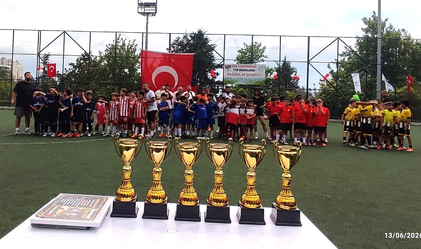  Evka 5 Bahar Şenliği “Futbol Aşktır” Turnuvasında Şampiyon Çiğli Belediye Spor Takımı Oldu.