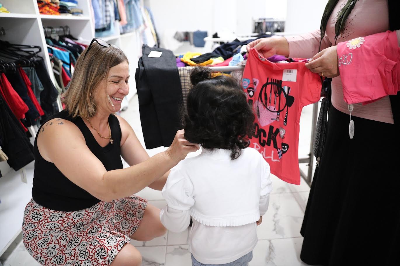 Konak’tan bir dayanışma daha: Bayramlıklar Giysi Market’ten