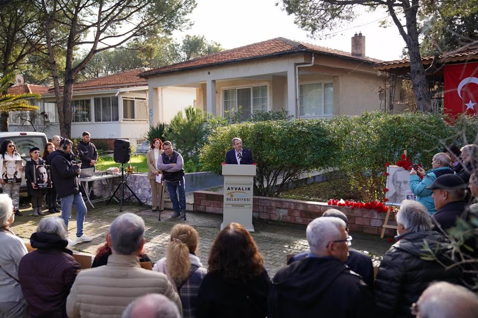 Uğur Mumcu Ayvalık’taki Evinin Önünde Anıldı