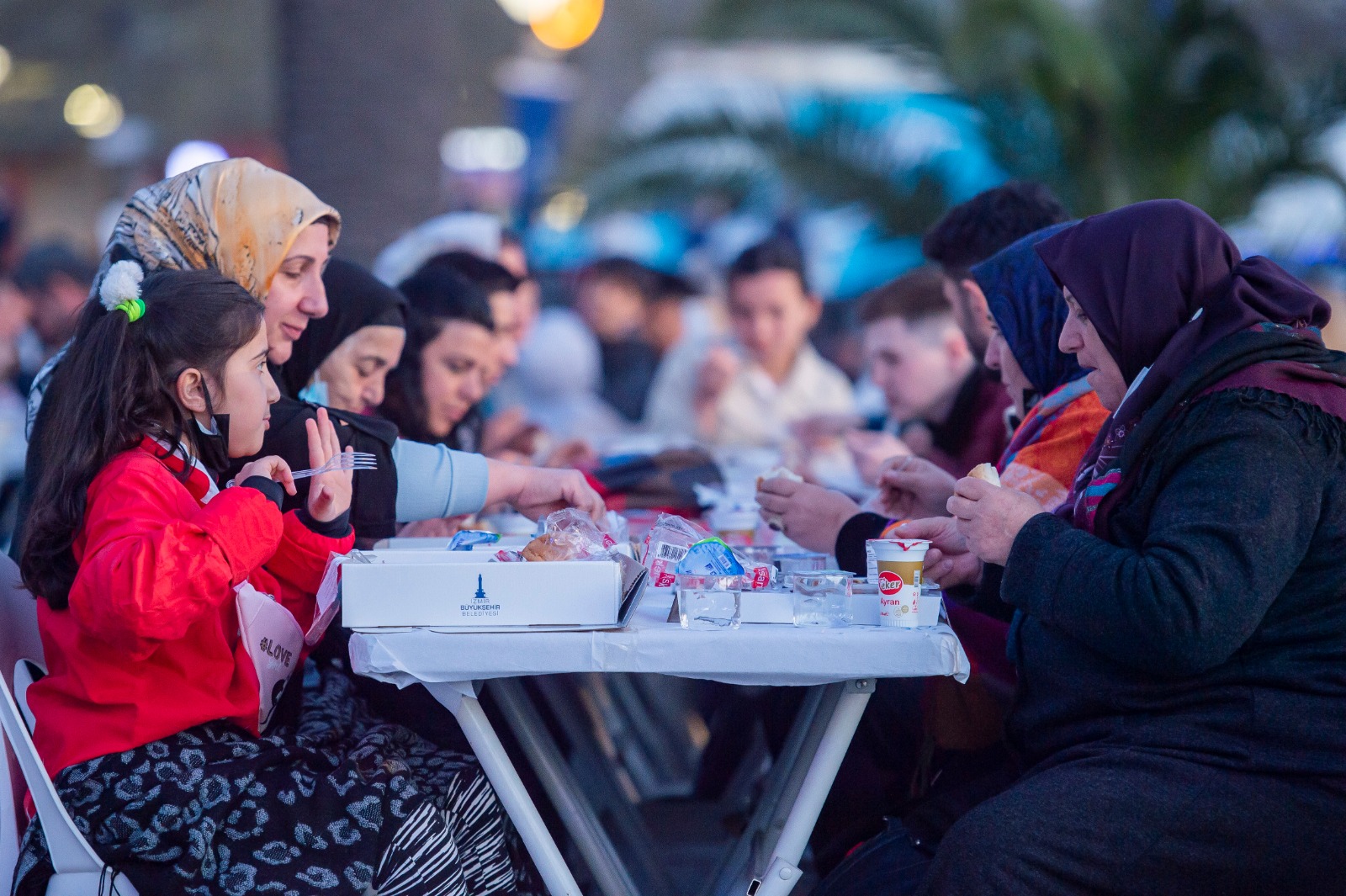 Ramazanın ilk gününde İzmir, Adıyaman, Osmaniye ve Hatay'da iftar sofrası kurulacak
