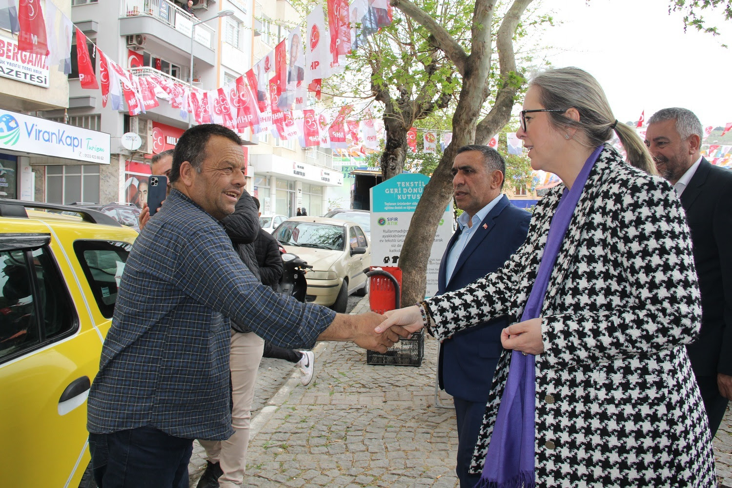  “1 yılda köprü, havalimanı yapıyoruz, Dikili’de yıllardır otogar yapamadılar”