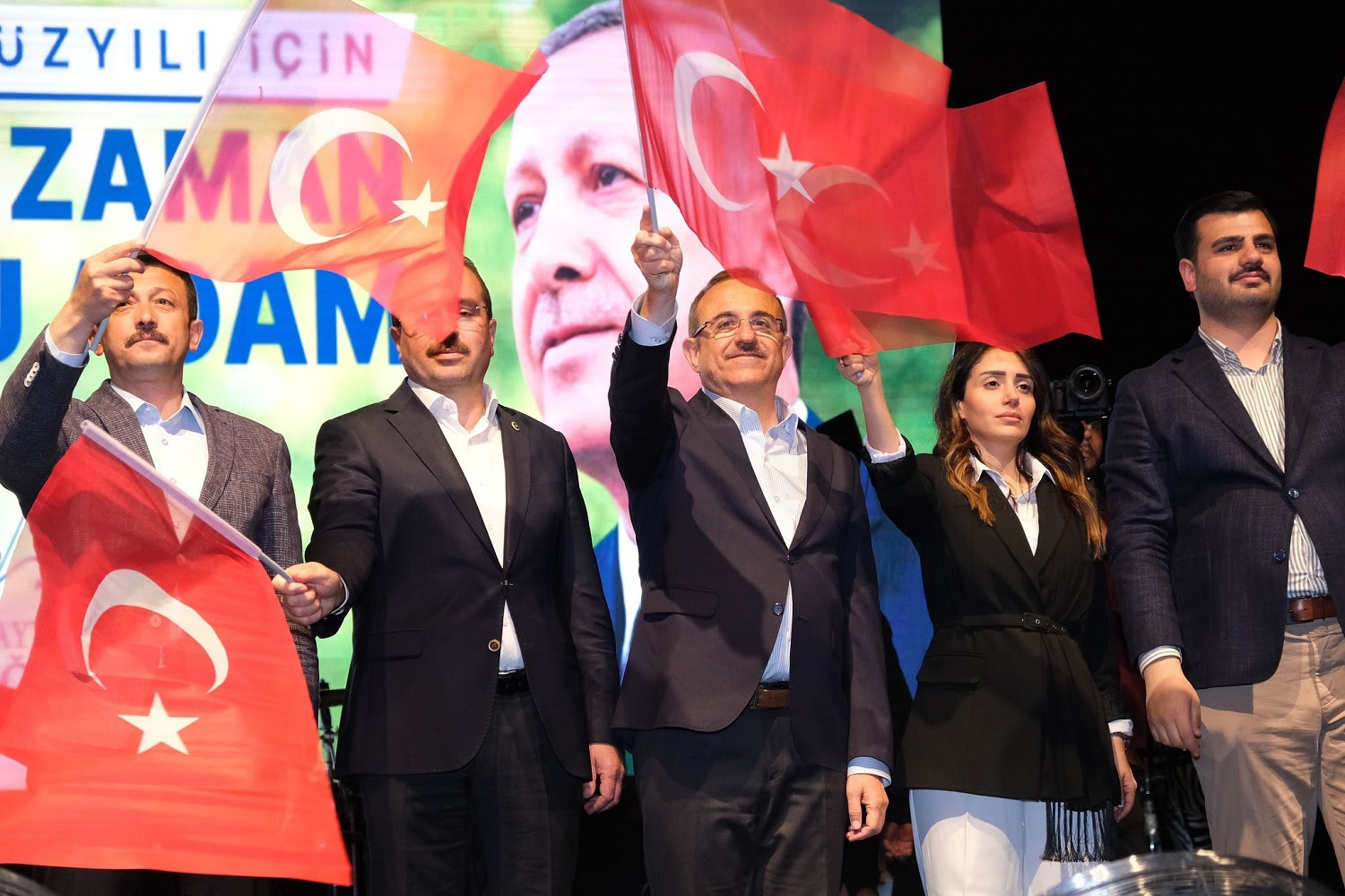 AK Partili Sürekli İzmir’in bir ucundan diğerine uzandı