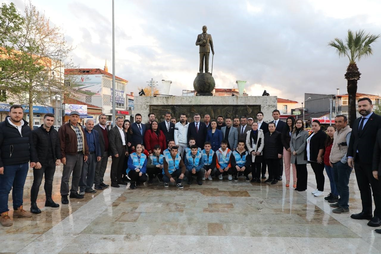 İmtihanların tek ve en başarılı partisiyiz!