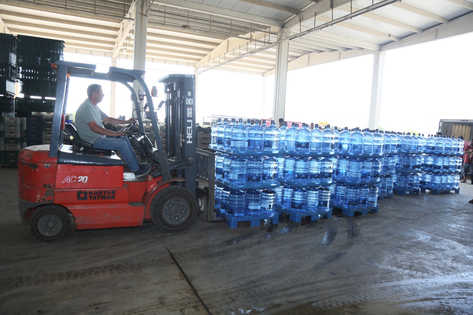 Efes Selçuklu Vatandaşlardan İzmir Su Damacanalarına Yoğun İlgi